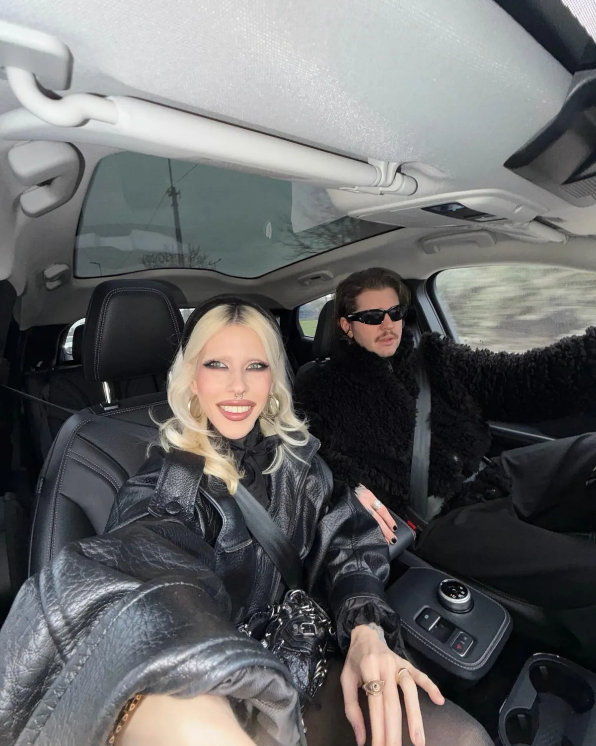 Cinthya Dictator fotóművész, modell férjével, Molnár Tamás énekessel