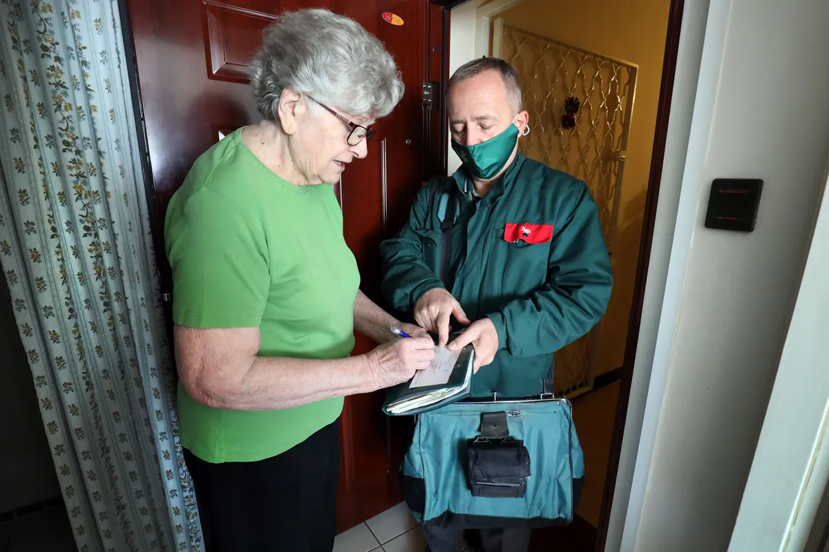 542486_8369553LUS7660