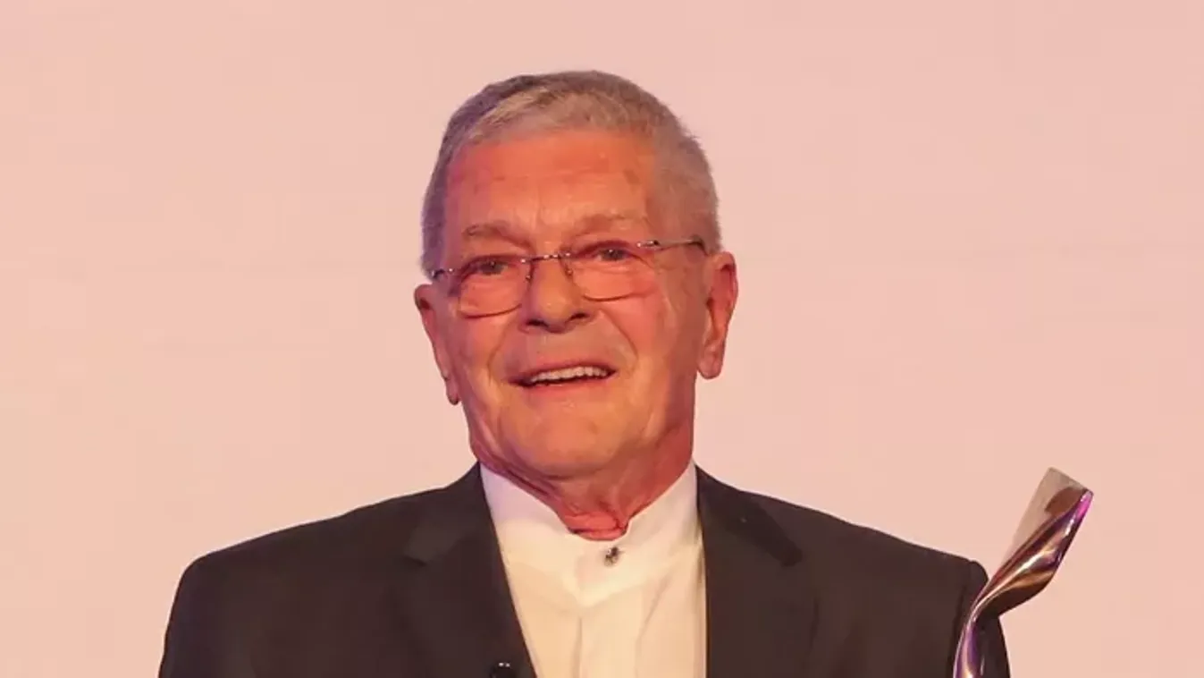 Hóhelyzet a temetőben: 90 éves lenne Mécs Károly, ilyen állapotban van most a sírja – fotó