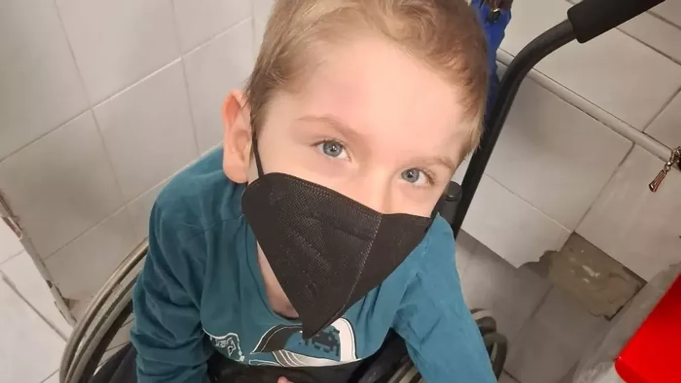 SMA Tomika újabb műtétre készül: "Elindulhatunk egy úton, ahol Tomika erősebb és egészségesebb lehet"