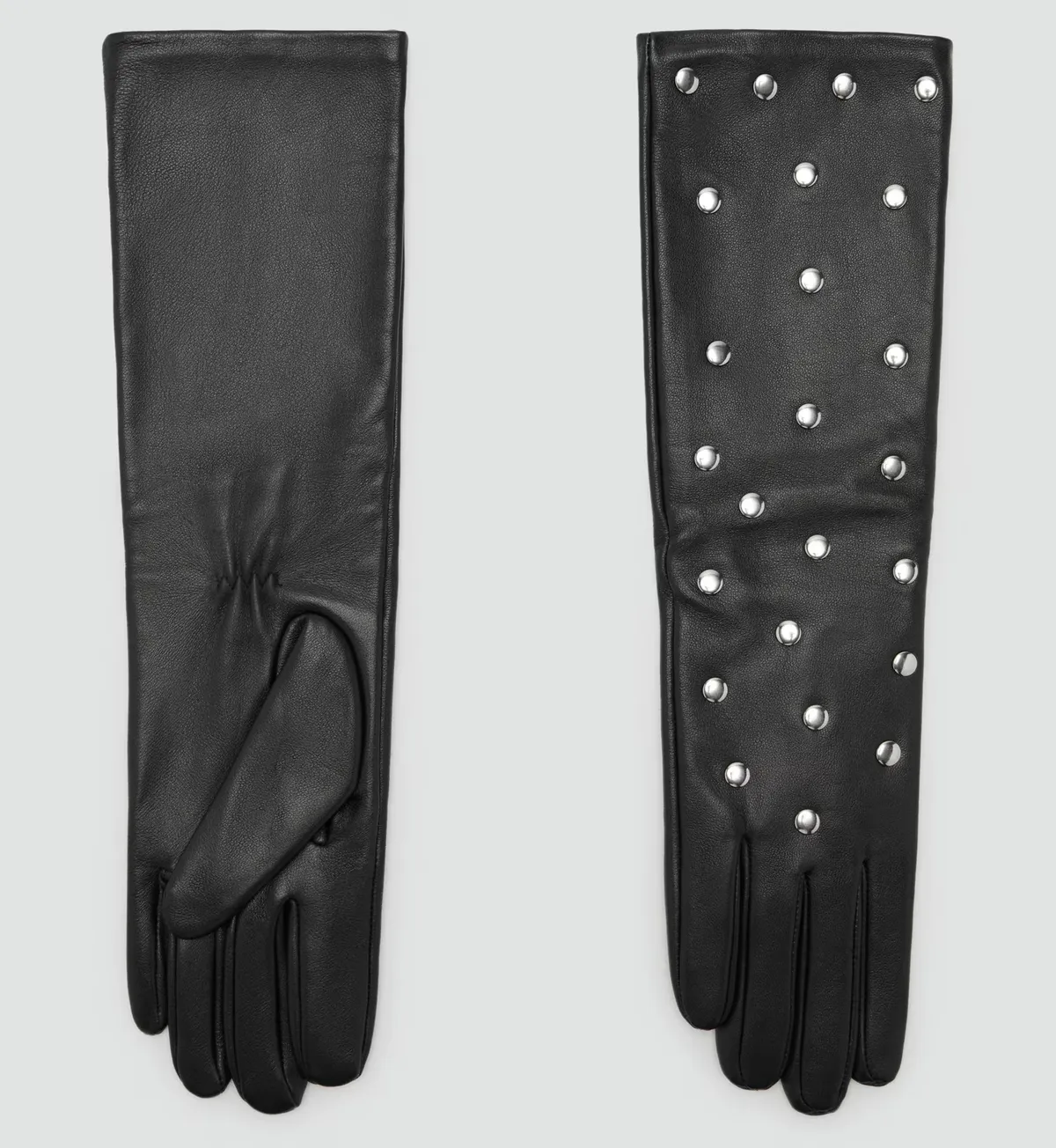 Téli kiegészítő: szegecses kesztyű.