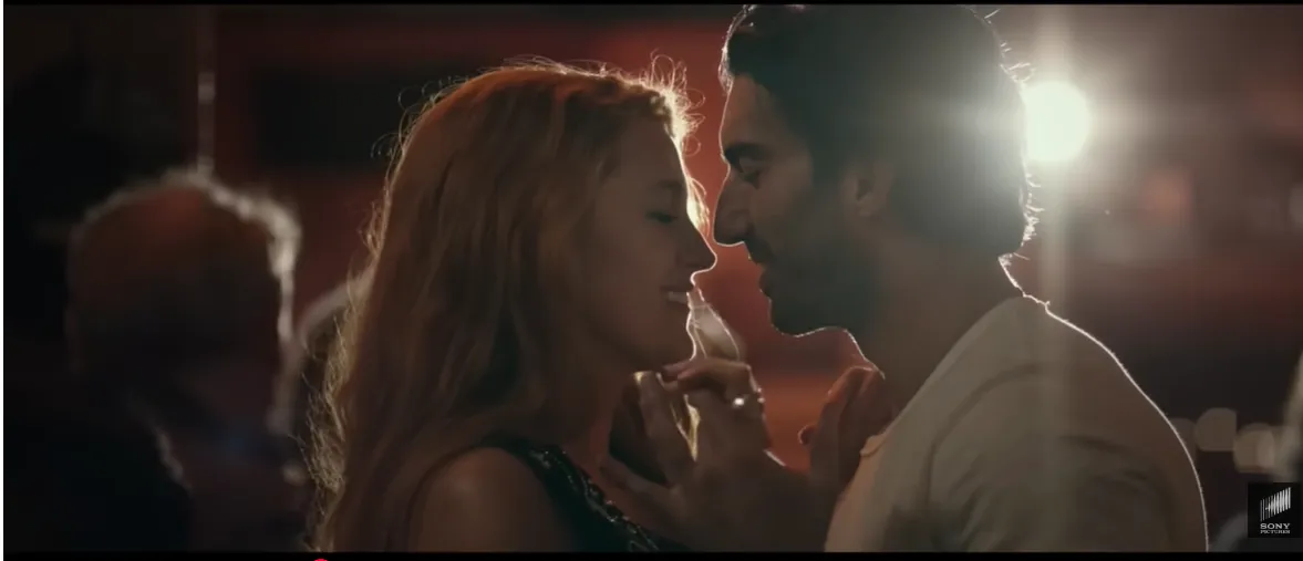 Blake Lively és Justin Baldoni a Velünk véget ér című film jelenetében. 