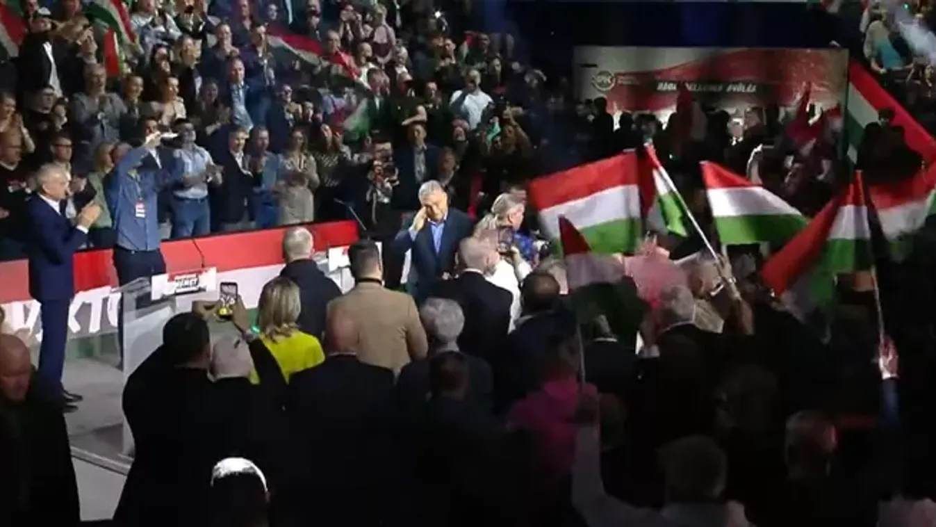 Szétszedte a közönség Orbán Viktort Kaposváron: zúg a "Viktor, Viktor"