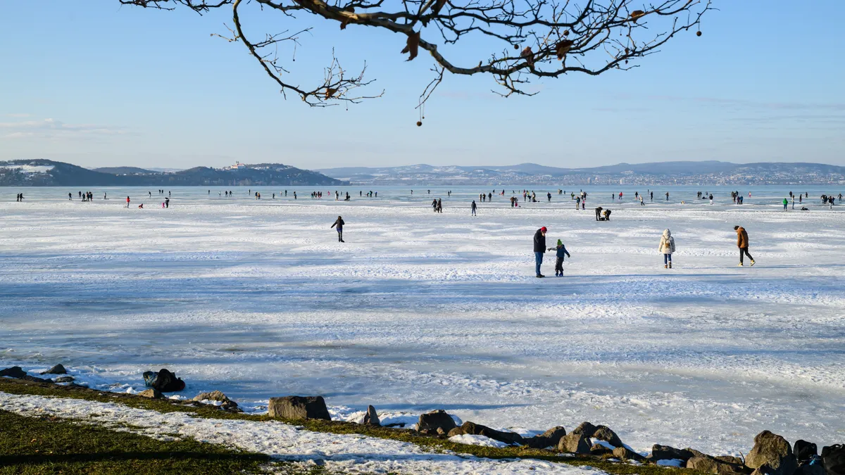 Életveszélyes lett a jégre lépni.