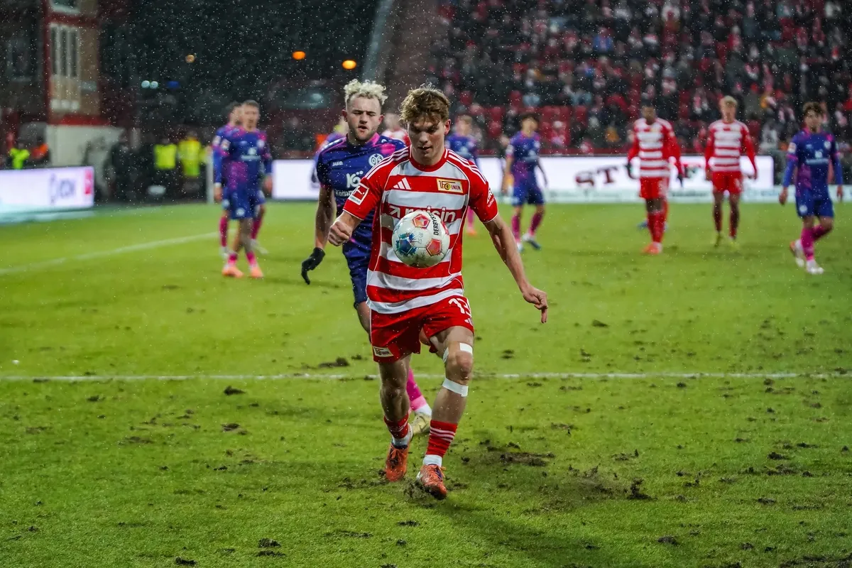 Schäfer András a kölni óévzáró után újra nyerő csere lehetett volna, de most gól helyett kapufát lőtt régi edzője új csapata ellen