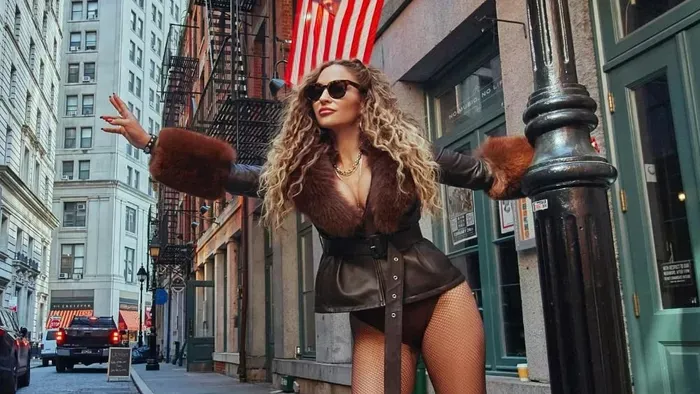 Fiával OnlyFans-ezik a Maffiózók sztárja: itt vannak a fotók