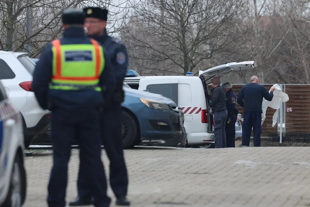 Egész nap helyszíneltek Dudás Miki lakótömbjénél