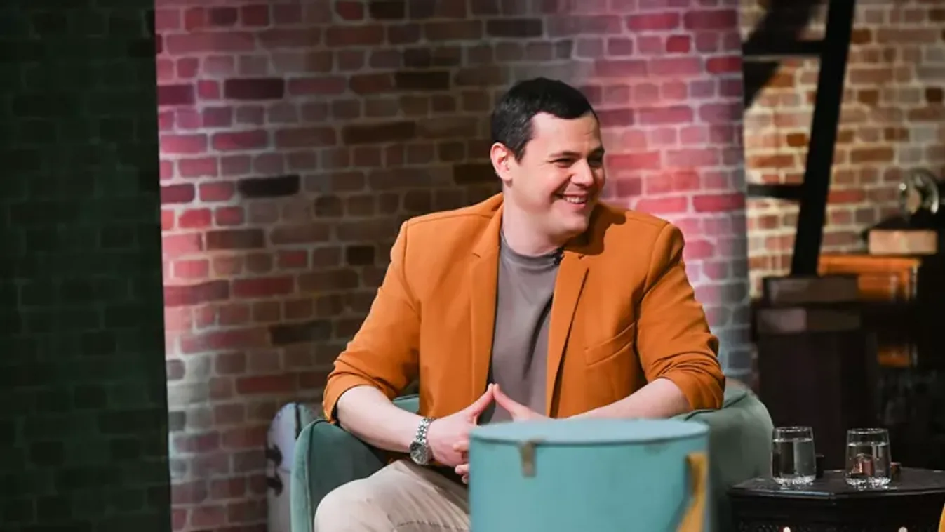 A leggyönyörűbb gesztus: rendőr-árvákat támogat a Kincsvadászok sztárja