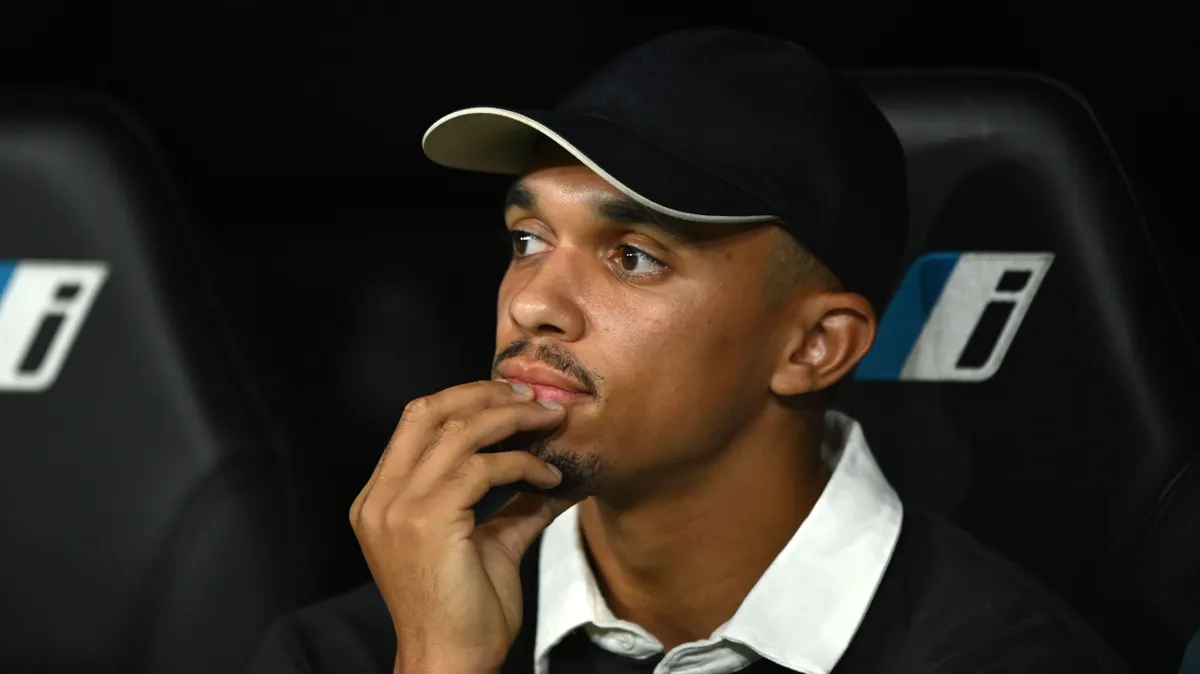 Trent Alexander-Arnold párja, Estelle Behnke mindent megmutatott tökéletes alakjából