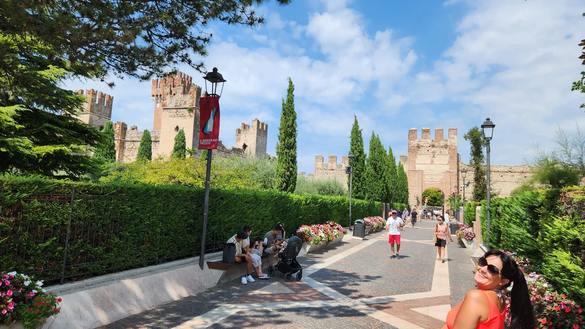 A Garda-tó partján fekvő Castello Scaligero di Lazise vára.