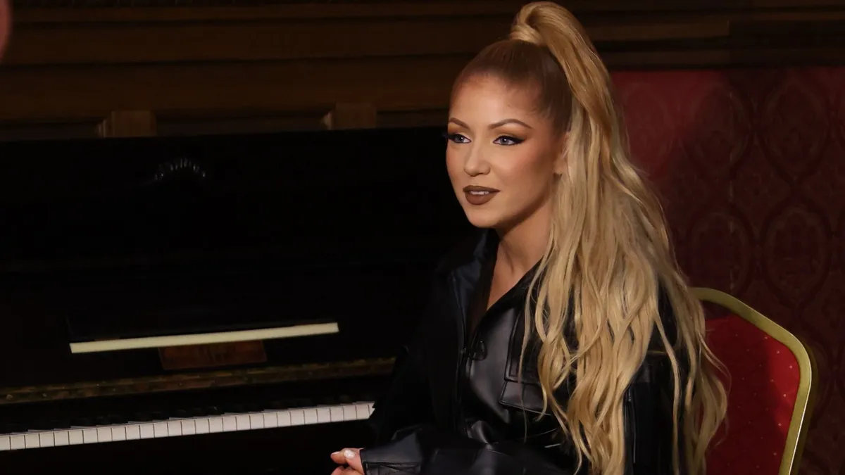 Szexi fotóval jelentkezett be Tolvai Reni. 