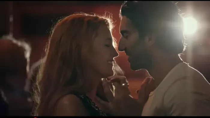 Velünk véget ér: hiába a botrány, hasít a film a Netflixen