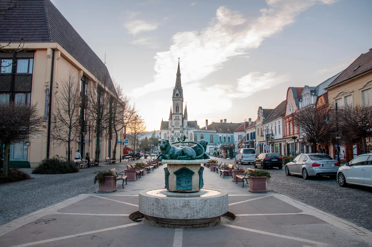 Kőszeg látnivalói között a Fő tér is szerepel.