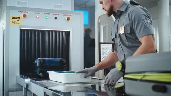 Halott feleségével próbált repülőre szállni egy utas