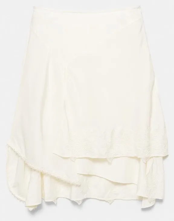 Cloud Dancer: fehér réteges szoknya.