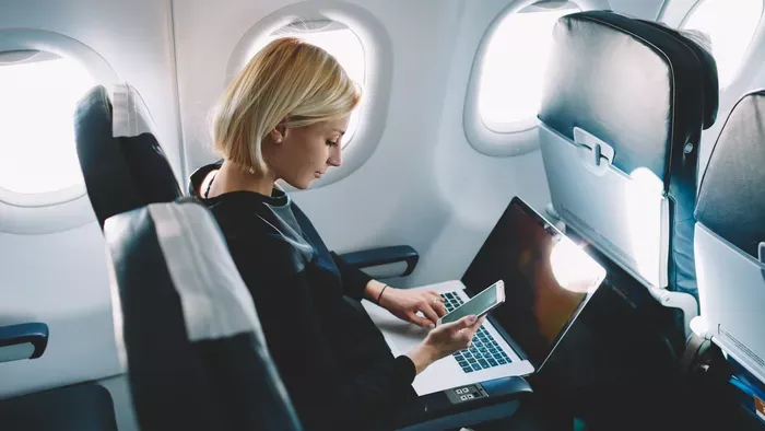 Ezért vehetik el a telefonodat a repülőtéren