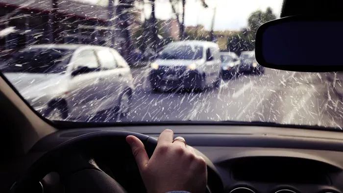 Erre figyelj, ha ónos eső ér vezetés közben