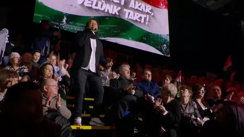 Hevesi Tamás dübörgő sikert aratott a Háborúellenes Gyűlésen