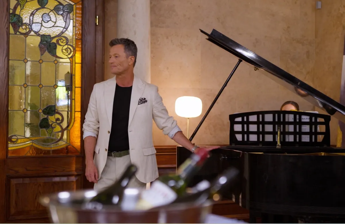 Stohl András életet legfontosabb dalát adja elő.