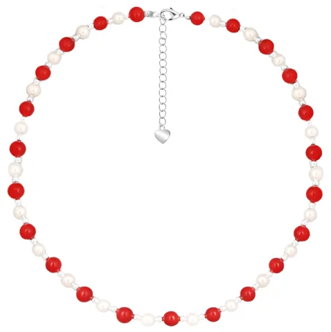 Karcsúsító tippek: gyöngyös nyaklánc.