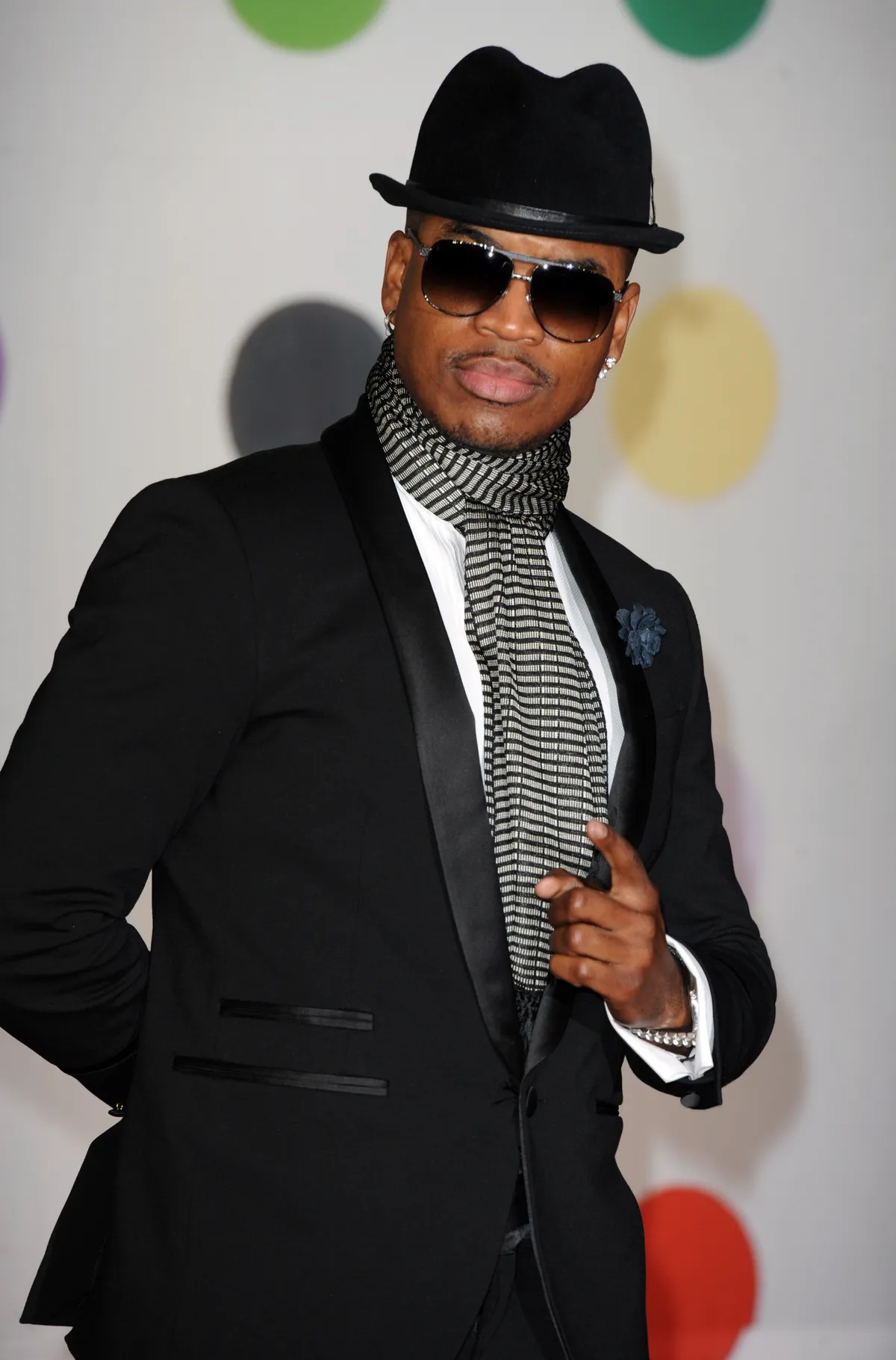 Ne-Yo Valentin napon mindhárom barátnőjének személyre szabottan vesz ajándékot