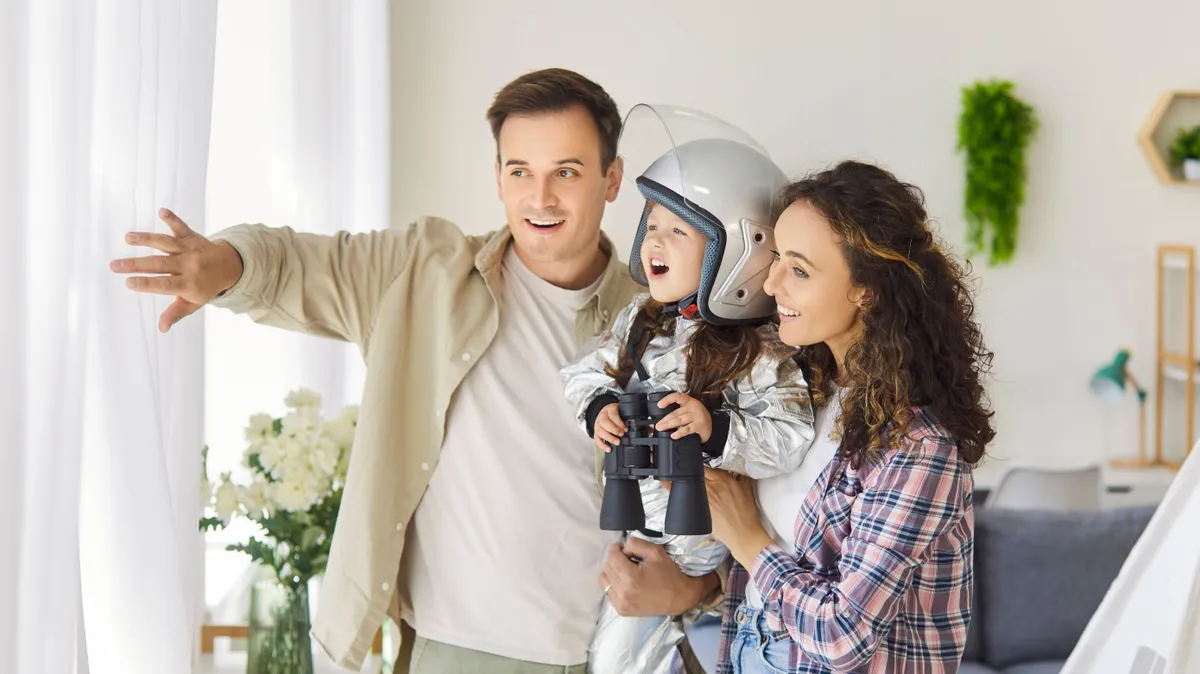 Egy pár babájukkal, a horoszkóp előre megjósolta, hogy szülői örömök elé néznek idén.