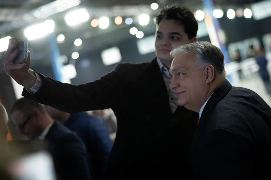 Fidesz kongresszus 2026 01 10 orbán viktor szelfi