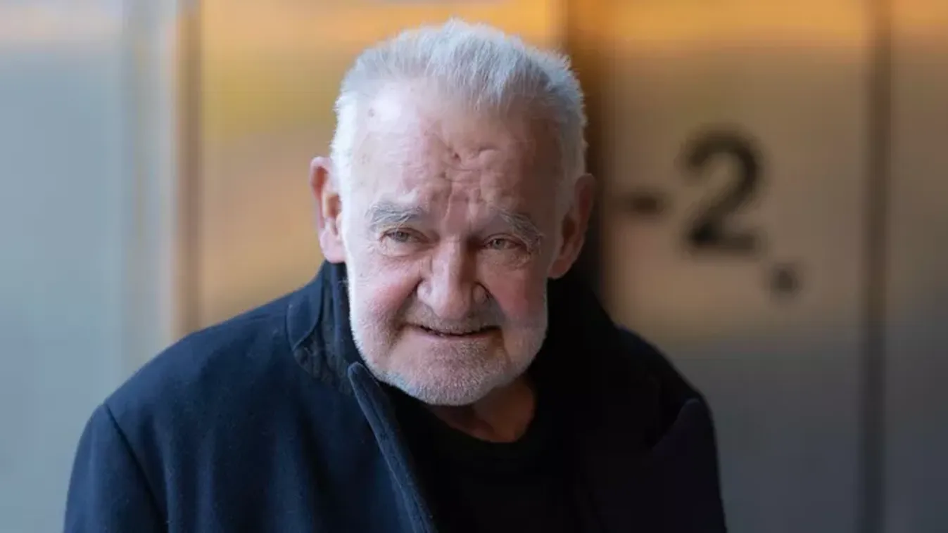 Rendkívüli műsorváltozást jelentettek be: Tarr Béla emléke előtt tiszteleg a közmédia