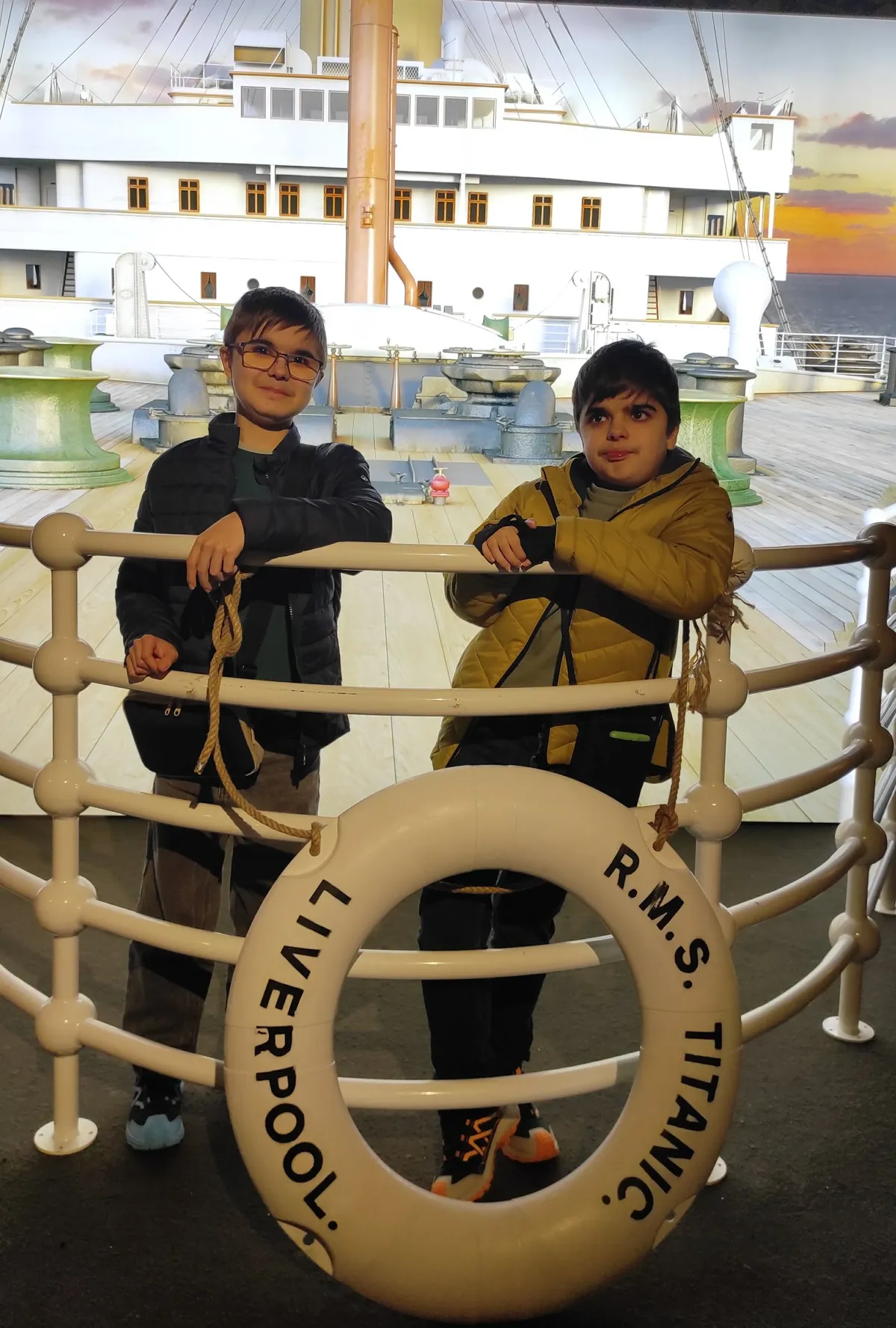 A Duchenne-szindróma esetében egy esés is végzetes lehet, ezért Beáta óvatosan indul el kirándulni a fiúkkal