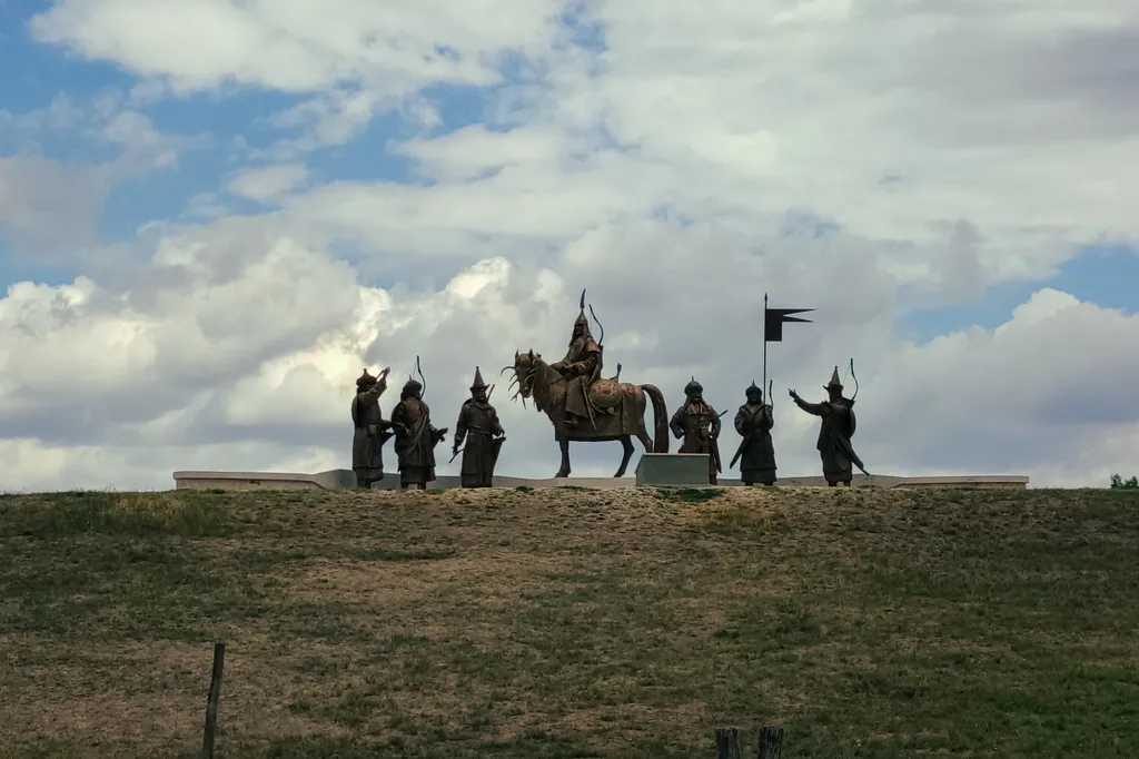 Az Árpád és vezérei szoborcsoport Kligl Sándor szobrászművész alkotása. Az mű az első magyar Kárpát medencei országgyűlésnek, szernek állít emléket.