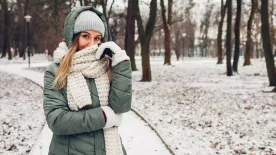 Eleged van a szürkeségből? Ezekkel a mentazöld darabokkal dobd fel a téli szettedet