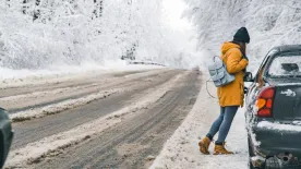 Eltörhetnek, de akár fel is robbanhatnak: Ezt az 5 dolgot soha ne hagyd télen az autóban