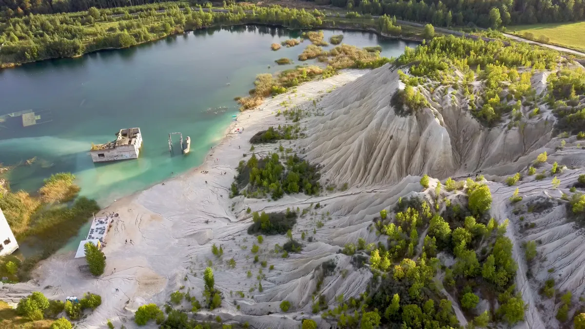 A vízzl elönött Rummu kőbánya Észtországban.
