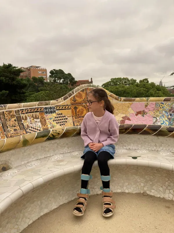 mozgássérült kislány