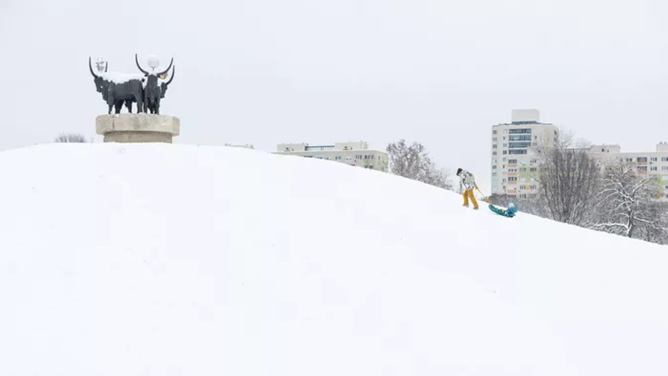 Most jött a bejelentés: emelték a riasztás fokozatát, brutális hófúvás jön
