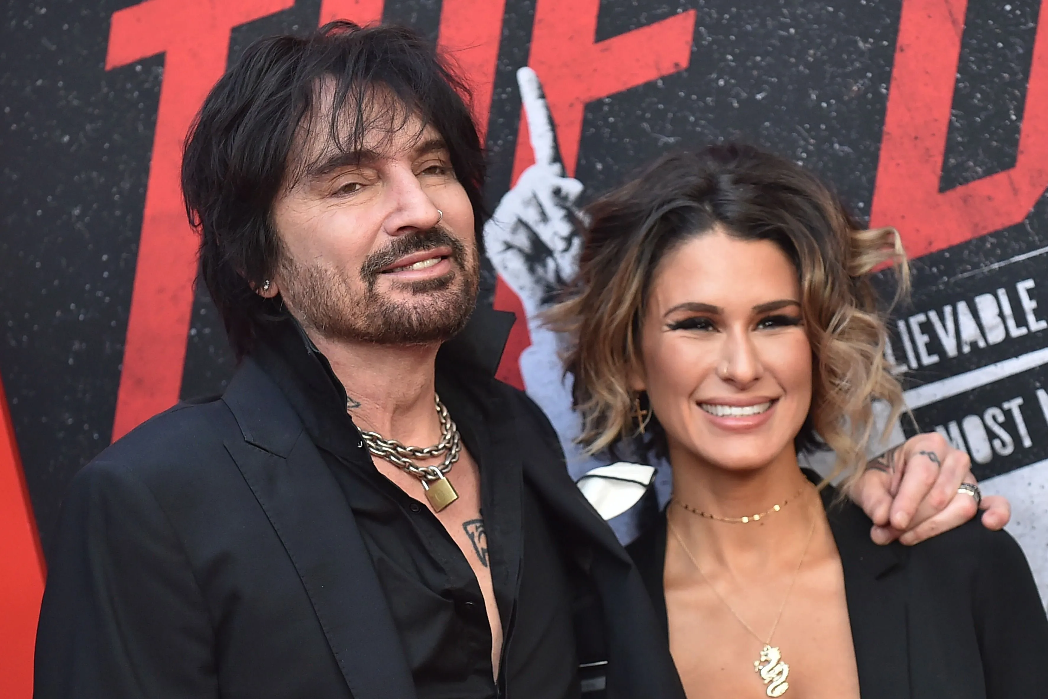 Bizarr zaklatási ügybe keveredett Tommy Lee és felesége