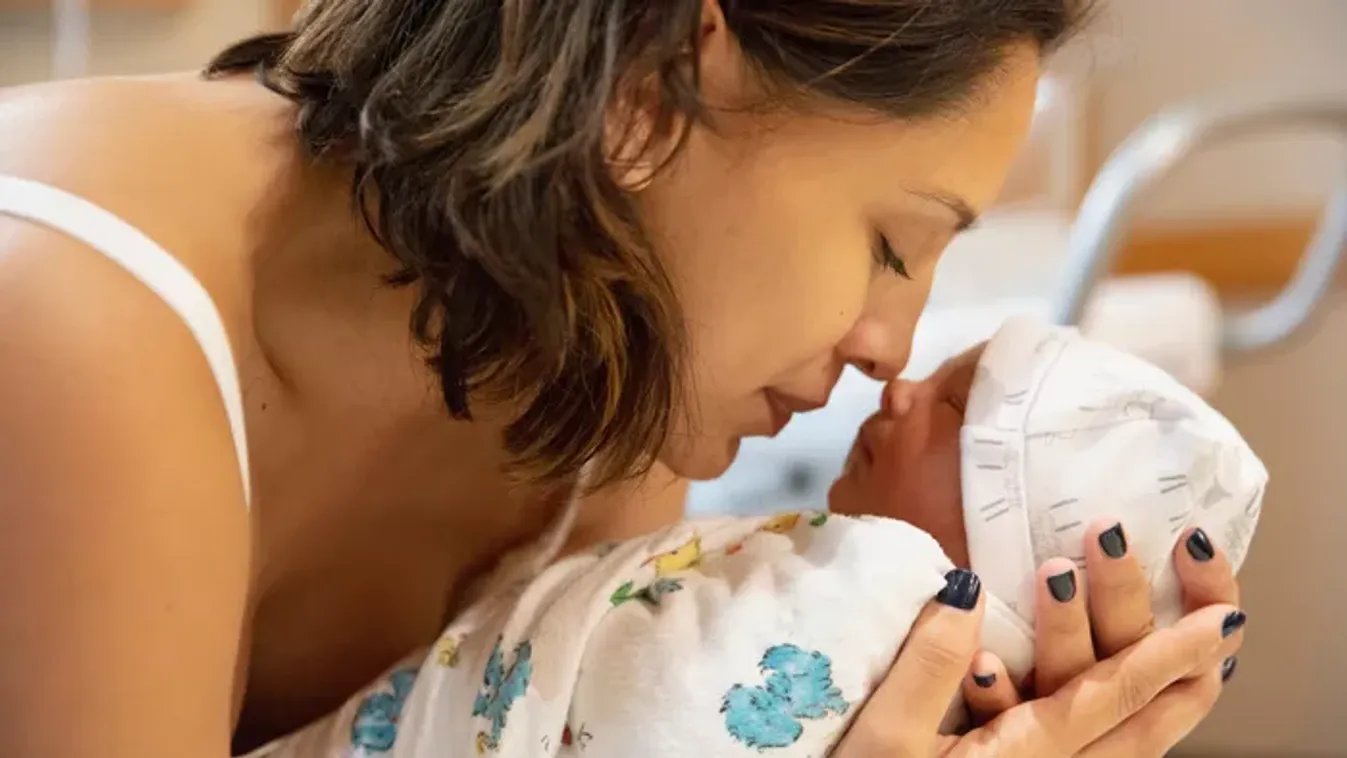 A legnagyobb rémálom: összecserélték a babákat a kórházban