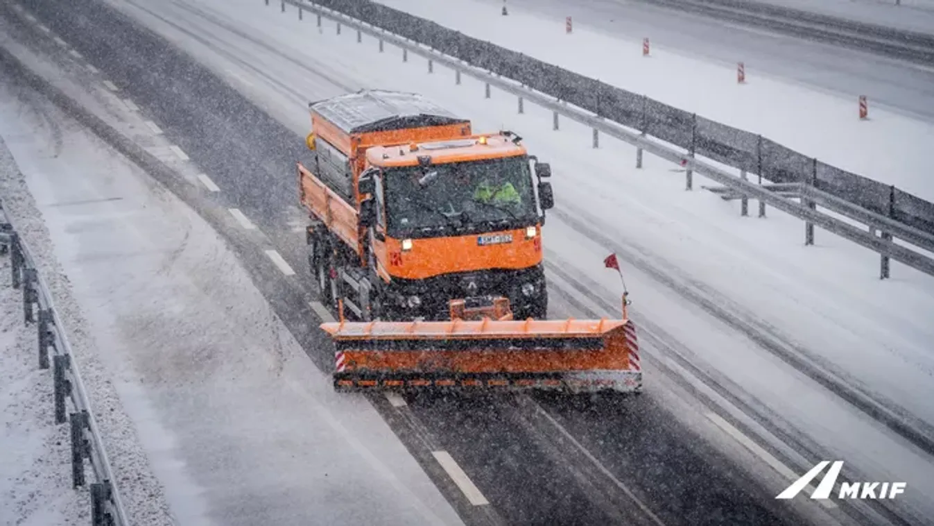 Csak sóutántöltésért és tankolni állnak meg a hóhelyzetben a munkagépek
