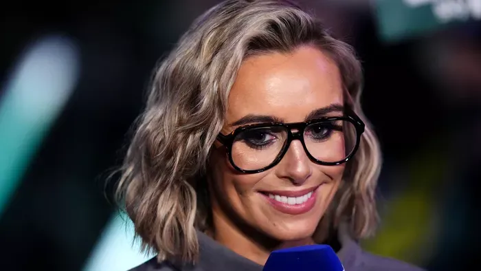 Megőrjíti a nézőket a szőke műsorvezetőnő fürdőruhás fotója