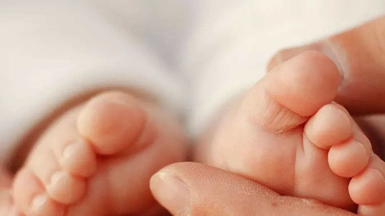 Pontban nulla óra nulla perckor született meg az újév első babája