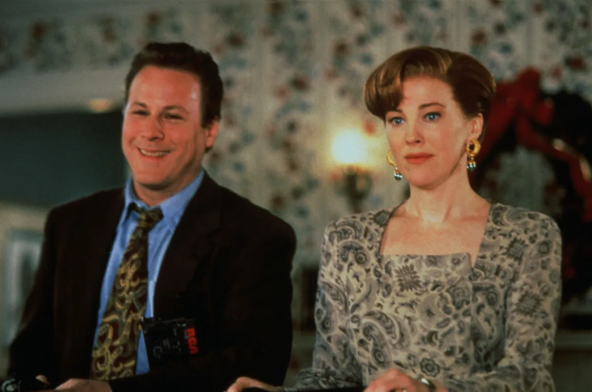 John Heard és Catherine O'Hara a Reszkessetek betörők egy jelenetében.