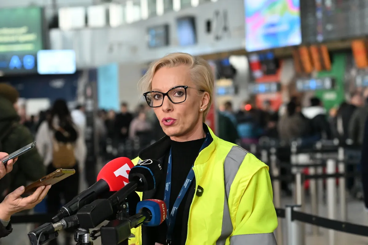 Valentínyi Katalin, a Budapest Airport kommunikációs és kormányzati kapcsolatok vezérigazgató-helyettese sajtótájékoztatót tart a Liszt Ferenc Nemzetközi Repülőtéren 2026. január 13-án