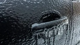 Így nyisd ki a befagyott autózárat – Praktikus tippek, amik tényleg működnek