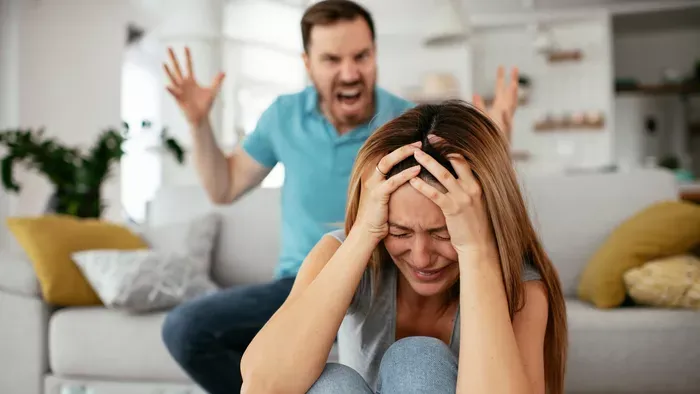 Ezek a verbális bántalmazás jelei: ismerd fel időben!