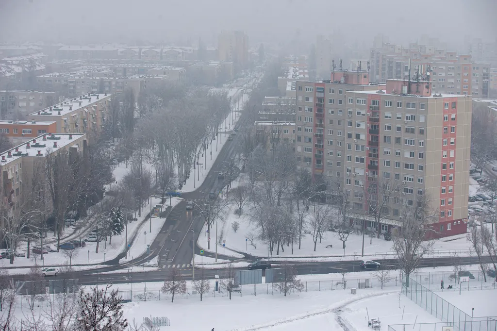 Benkó Dombról fotózva havas Kecskemét.