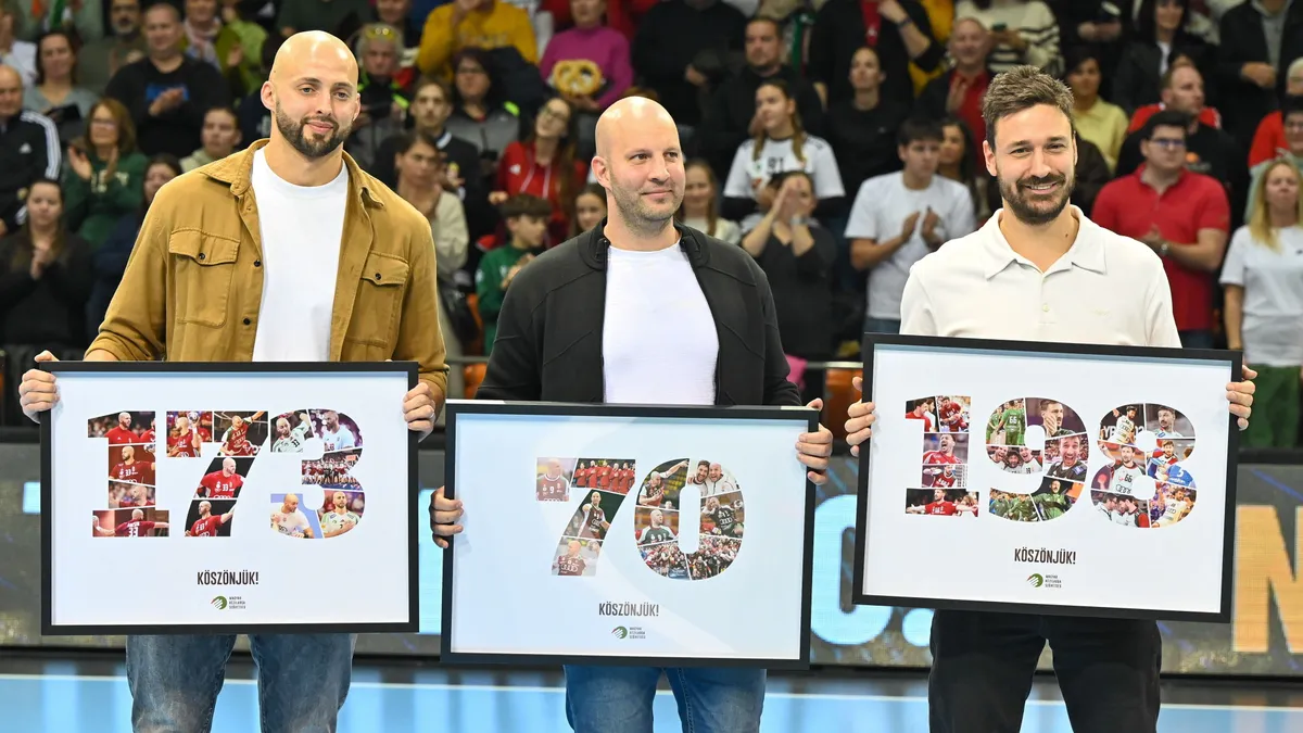 Lékai-Kiss Ramóna férje, Lékai Máté (jobbszélen) meghatódva búcsúzott a szurkolóktól