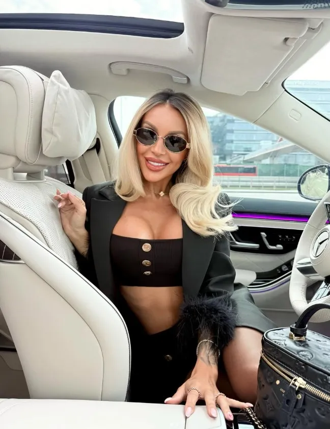 Jákli Mónika halálakor egy bérelt Mercedest vezethetett, amiről már korábban is posztolt Instagramon.