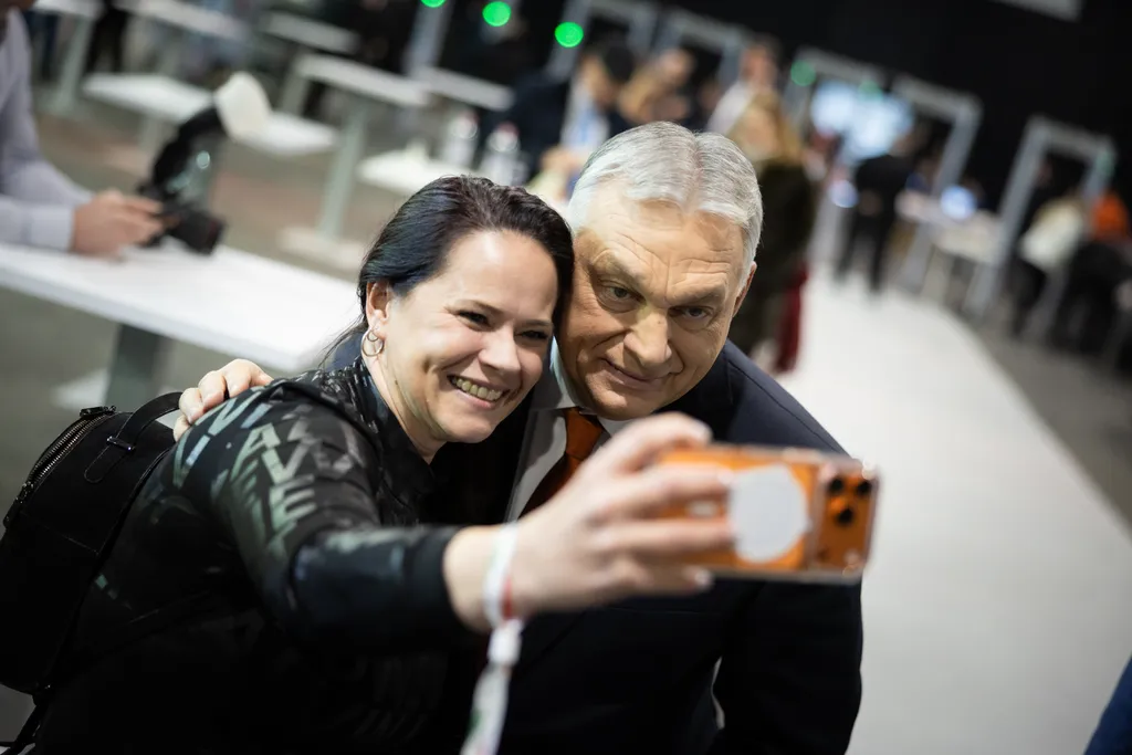 Fidesz kongresszus 2026 01 10 orbán viktor szelfi