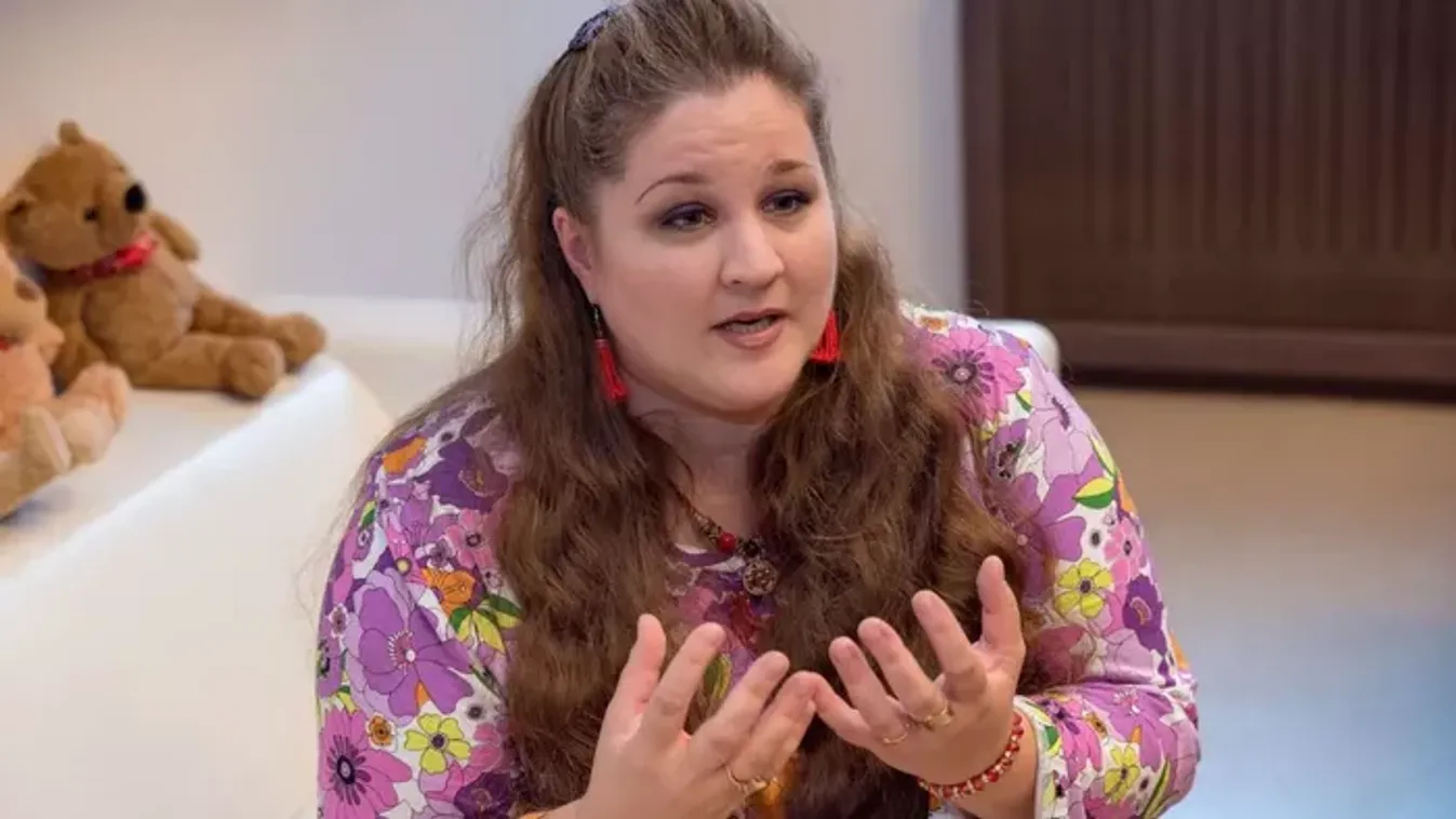 Sebestyén Katja:  „A háborút be kell fejezni, mert mindig az egyszerű emberek fizetik meg az árát"