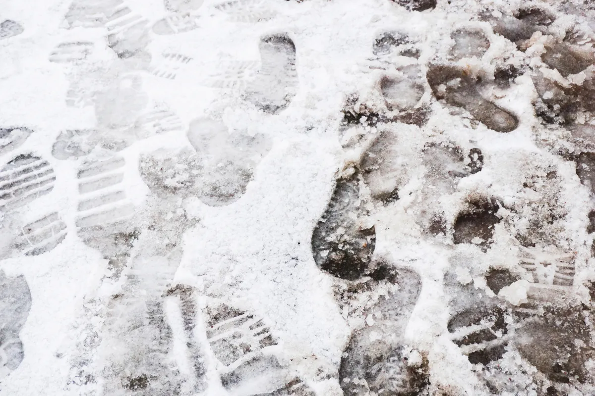 Önmelegítő beton, ami felolvasztja a havat a járdán.